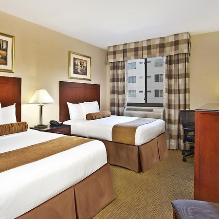 Best Western PLUS Arena Hotel New York Exterior foto