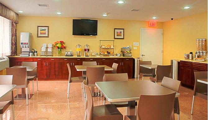Best Western PLUS Arena Hotel New York Exterior foto